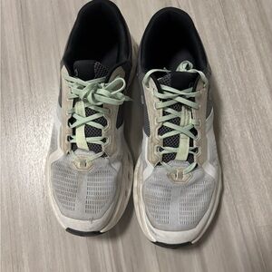 Men's On Cloudrunner 2, Glacier and Sage, Size 10!